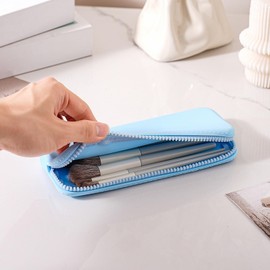 WHHJM Silicone Makeup Brush Holder Travel Makeup Bag Soft Portable Brush Organizer, Large Travel Essentials Makeup Brush Case Zipper Pouch (Light Blue)