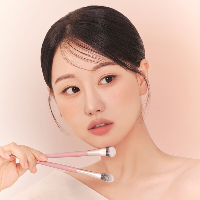 Be of highlighter + 2 multi-use brushes set / 비오브