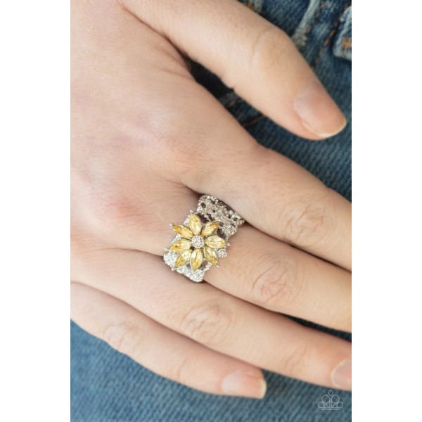 Paparazzi Brilliantly Blooming Yellow Ring - SMOKE AND PET-FREE HOME