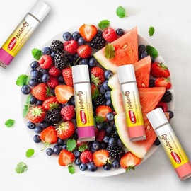 Carmex, Bálsamo Labial Hidratante Naturally sabor Frutos Rojos, con ingredientes Naturales, Hidrata y Suaviza Naturalmente, Rico en Antioxidantes, 4.25 gr