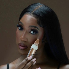 Face & Body Highlighter for Perfectly Radiant Skin - Glowing Finish - Color: Golden Brown