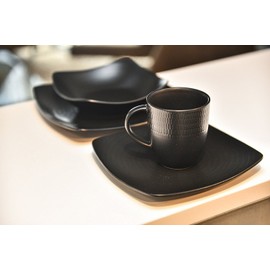 Red Vanilla Black Rice 16-Piece Dinnerware Set