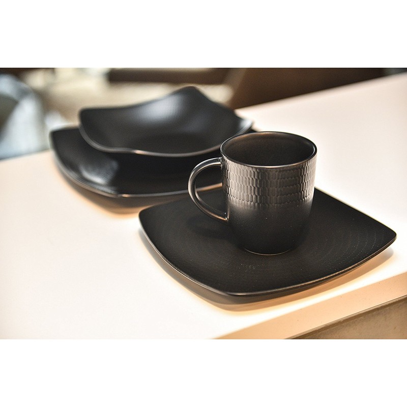 Red Vanilla Black Rice 16-Piece Dinnerware Set