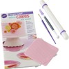 Wilton "I Taught Myself To Decorate Cakes With Fondant" Book