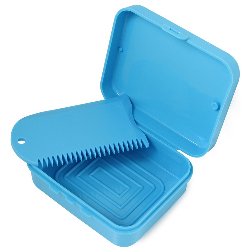 Maneuverline Wax Case with Scraper, Blue