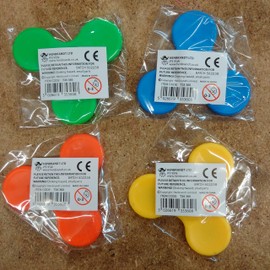 Henbrandt 12 x Mini Finger Spinners Kids Party Bag Fillers Pinata Toys Assorted Colours,Multicolor,6.5 centimeters