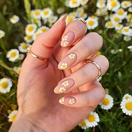 YoYoee 24 PCS Nude Short Press on Nails Cute Almond False Nails Acrylic Daisy Fake Nails Full Cover Nails Tips Artificial Finger Manicure for Women and Girls