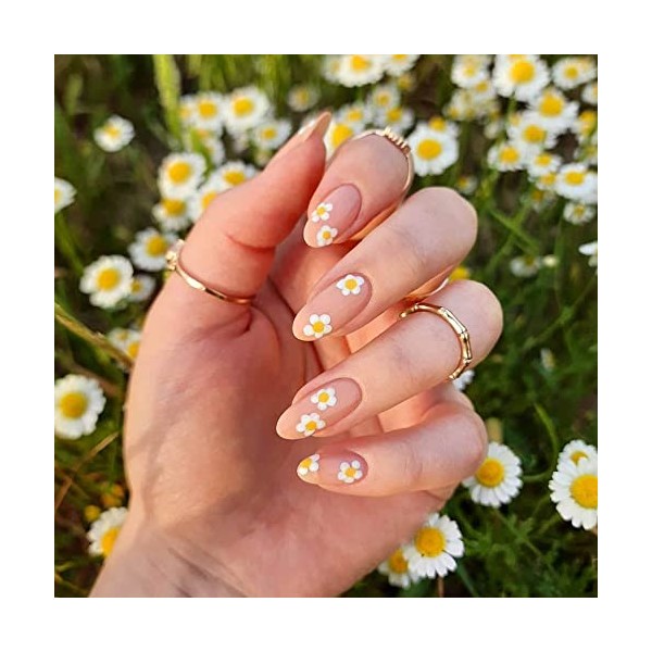 YoYoee 24 PCS Nude Short Press on Nails Cute Almond False Nails Acrylic Daisy Fake Nails Full Cover Nails Tips Artificial Finger Manicure for Women and Girls