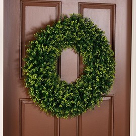 Wicker Park 24" Indoor/Outdoor Boxwood Wreath:_Green