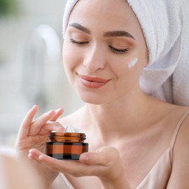 Pack of 12 Amber Glass Empty Jars, Cream Jars for Filling, 10/20/30 ml Brown Glass Containers, Ointment Jar with Lid, Liner, Spatula and Stickers for Lotion, Cream, Essential Oils