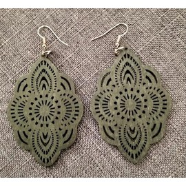 ⊹⊱❁✿ GROSSE, LEICHTE OLIVGRÜNE LASERCUT OHRRINGE AUS HOLZ ✿❁⊰⊹ tolle, geschnitzte Ohrringe an goldenen Haken, dunkelgrün, olivgrün