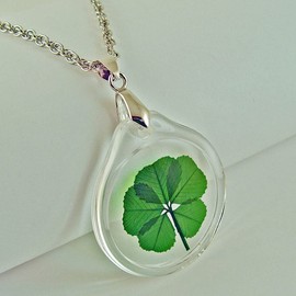 Clovers Online Genuine Preserved 5 Leaf Clover Acrylic Good Luck Charm Necklace