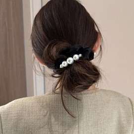 세련미 펄진주 벨벳포인트 스크런치 헤어슈슈 곱창머리끈 (WFKXPR4) Elegant Pearl Velvet Point Scrunchie Hair Band (WFKXPR4)