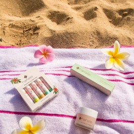Hanalei Bálsamo Labial E Hidratante Con Cítricos Tropicales Aceite De Kukui Natural Y Cera De Abejas Para Unos Labios Hidratados, Suaves Y Calmados.  