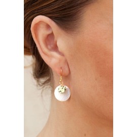 Kaibig 18K Gold Plated Shell Earrings for Women Lightweight Round Circle Disc Dangle Drop Earrings Minimalist Jewelry for Everyday Wear Gift for Her