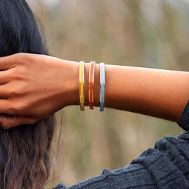 Remember Who The F You Are Motivational Color Bangle, Stainless Steel Inspirational Cuff Bracelets with Hidden Message Engraved Bracelet Jewelry Gift for Women Sisters Friends, Adjustable, Stainless