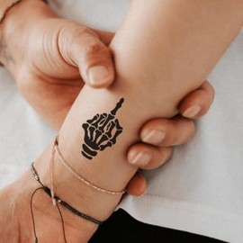 Skeleton Hand Kiss - Temporalis® Tattoo | Ephemeral, Vegan & Waterproof Tattoo - EU Certified Cosmetics - Lasts 15 days