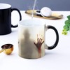 LINGSTAR The Walking Dead Keramik-Tasse mit Thermoeffekt und Zombie-Motiv