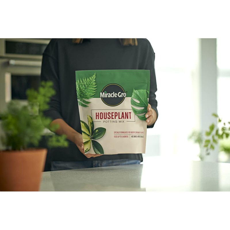 Miracle-Gro Houseplant Potting Mix - Fertilized Soil, Designed to be