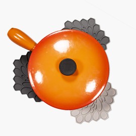 modern-twist 7 x 7" Hive Silicone Trivet, Heat Resistant Up To 675°F, Non Slip, Protects Table From Heat, Graphite, Pack of 1