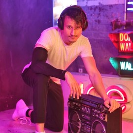 T-B‘ TBÙ Compression Arm Sleeve for Gaming - Comfortable Viscose Derived from Bamboo - Cooling, UV Protection, Breathable, Small