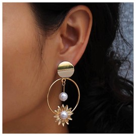 Inilbran Boho Large Circle Drop Earrings Gold Daisy Flower Hoop Earrings Big Hollow Circle Pearl Earrings Vintage Flower Pearl Dangle Earrings Jewelry for Women and Girls