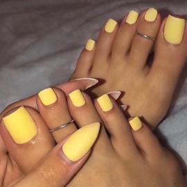 Outyua Solid Square Fake Toenails Matte Press on Toe Nails Yellow Short Acrylic False Toes Nails Artificial Beach Full Cover Toenail for Women 24 Pcs (Sunshine)