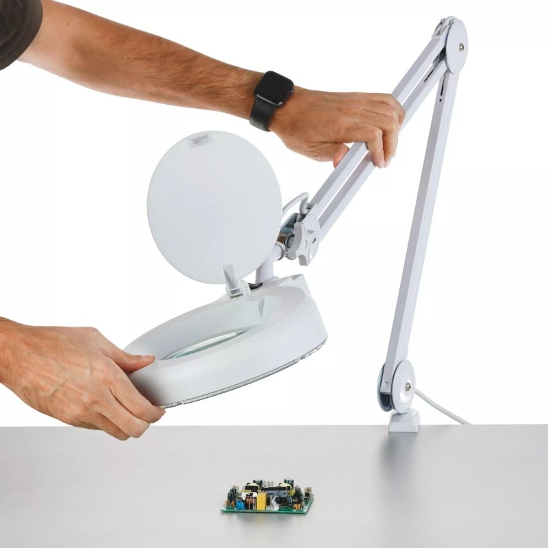 AmScope 2.25X Magnification 5" Diameter Lens 90 LED Desk Clamp