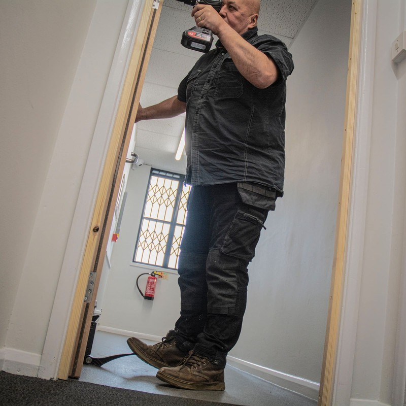 Trend Foot-Operated Door Lifter - The Perfect Tool for Carpenters