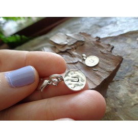 ◦ ● ● ✿ U letter hammered pendant chain charm ✿ ● Great chain pendant/charm/bracelet pendant with letter, alphabet, stamped, blackened