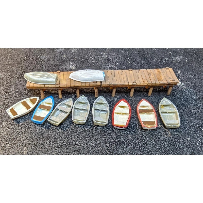 N Scale Boat Dock Set with 10 Boats and 2