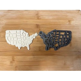Realistic Detailed United States Map Cookie Cutter - Easy Push Design, Ideal for Geography Enthusiasts, Education, and Celebrations (3.25 x 4.75 inches)