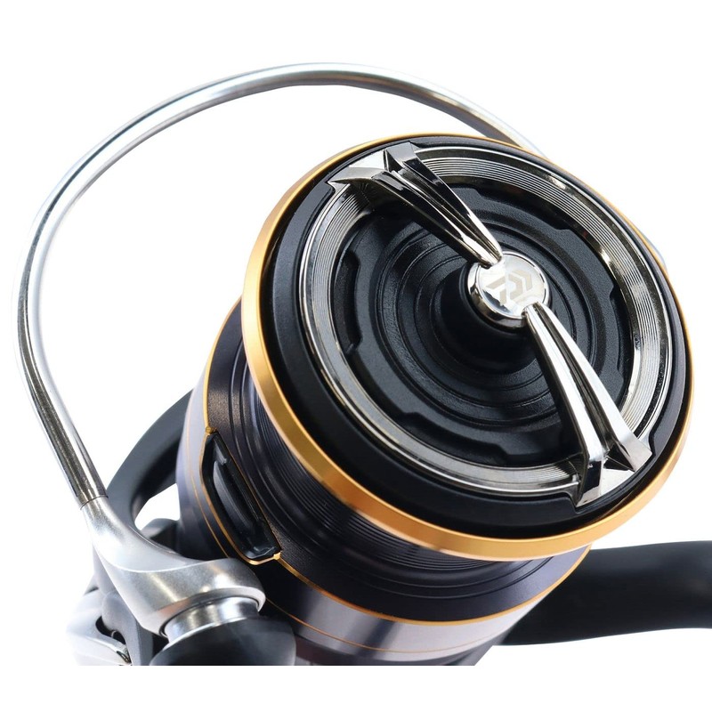Daiwa 20 Inch Legalis LT 2000-XH Roll