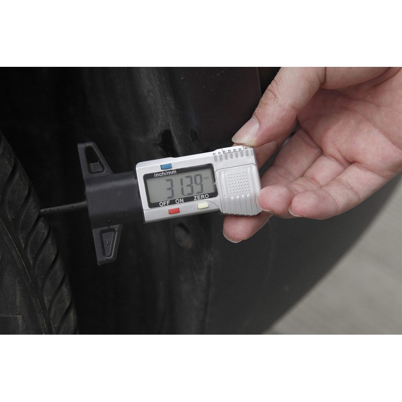 Streetwize - Digital Tyre Thread Depth Gauge - LCD Display,