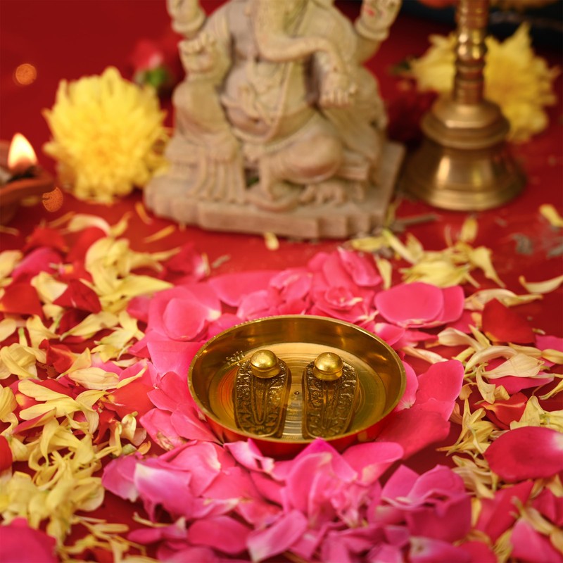 Juego de platos de latón Charan para Pooja Ghar Home