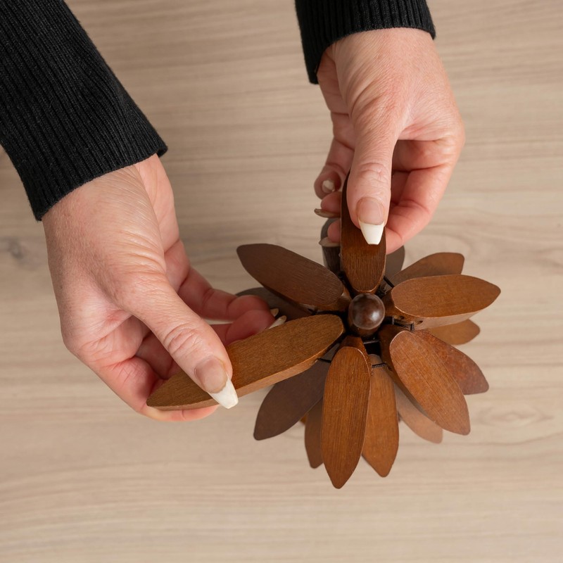 Wooden trivets for hot Dishes – 4 Tree-Shaped Coasters &