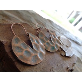 Hammered copper patina circles: side earrings