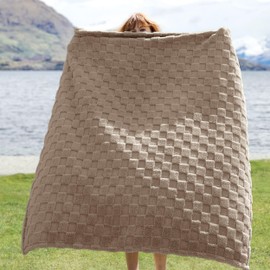 Bedsure Fleece Throw Blanket for Sofa - Soft Cosy Checkered Blankets for Women and Girls, Fluffy Warm Single Throw for Bed, Brown, 130x170 cm