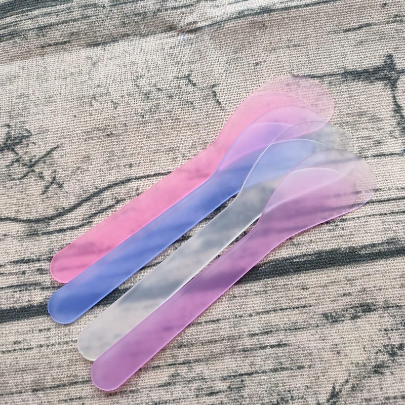 Jilukibo 100 Pcs Plastic Cosmetic Mask Mixing Spoon Spatulas, Multicolor