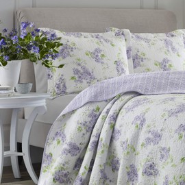 Laura Ashley Home | Keighley Collection | Luxury Premium Ultra Soft Quilt Coverlet, Comfortable 3 Piece Bedding Set, All Season Stylish Bedspread, Full/Queen, Lilac