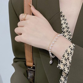 TseenYi Pearl Bracelet Baroque Layered Pearl Wrist Chain Pearl Bracelet Wedding Jewellery for Women and Girls Wedding Gift Valentine's Day Christmas (Gold), Metal