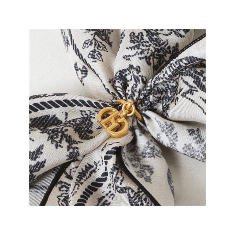 Hazzys (대구신세계)25SS뜨왈드주이 Toile de Jouy 네이비 삼각링 러플 실크 스카프(링포함)