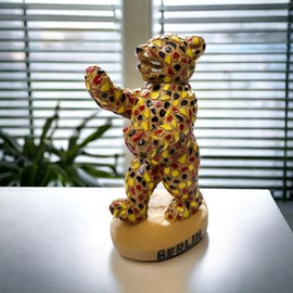 Berlin Bear Statue 10 cm - Polyresin in Mosaic Look, Hand Painted, Lightweight Souvenir with Berlin Pedestal - Cultural Decoration