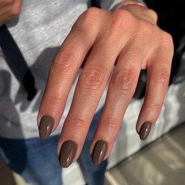 KQueenest Acrylic Press on Nails Short Oval, Light Brown False Nails Short Almond, Glossy Solid Color Round Fake Nails Set, Reusable Natural Gel Stick on Nail for Women Finger Daily Wear 24 Pcs