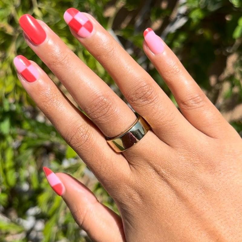 Pink Checker Party | Short | Round - Tab Press-On