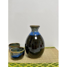 Japanese Mino Ware Ceramic Tokkuri Sake Bottle and 2 Ochoko Guinomi Sake Cups Set, Blue, Black and Gold pattern M4465658t (Blue, Black and Gold)