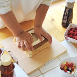 Akebono 1 X Sando de Panda Japanese Sandwich Cutter