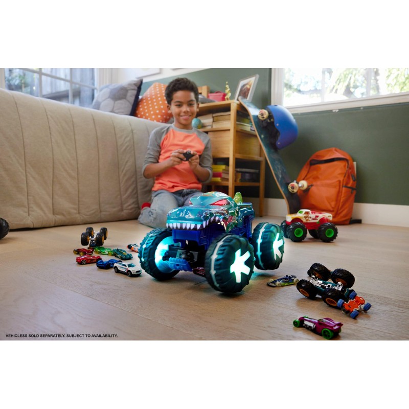 Hot Wheels Monster Trucks 1:15 Scale Mega-Wrex Alive Battery-Powered RC