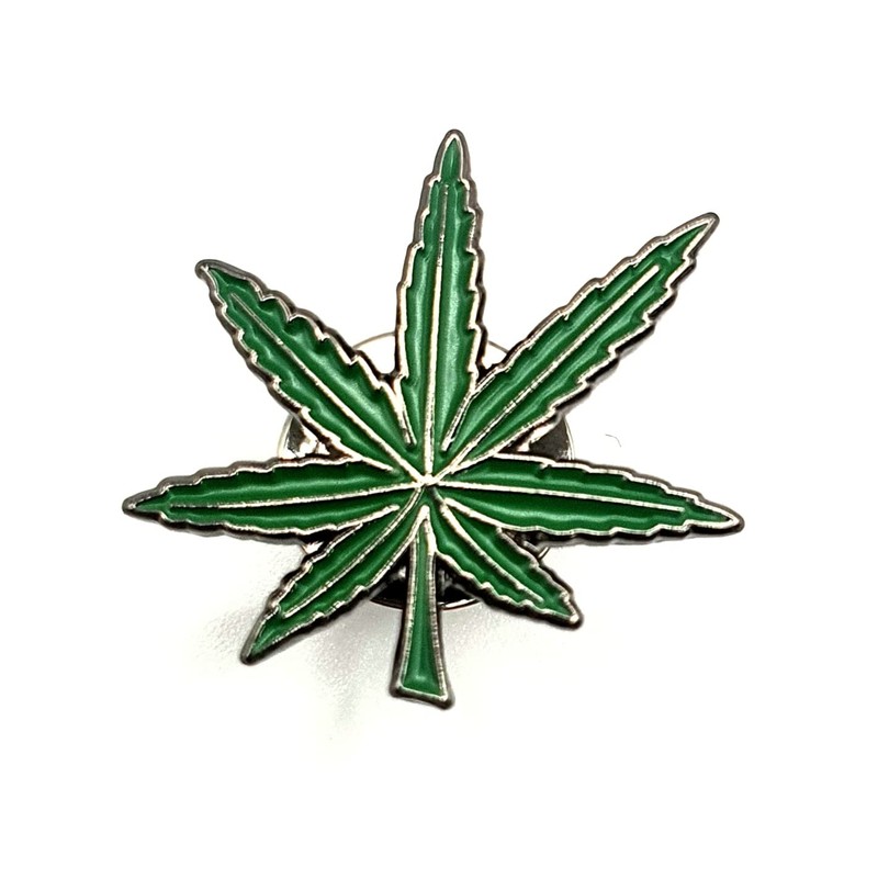 Green Weed Ganja Bong Marajuana Metal Pin Badge Leaf