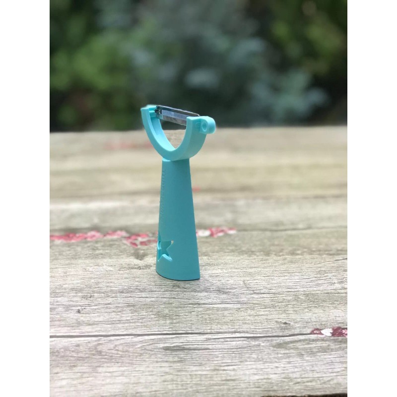 Tupperware - Vegetable Peeler - Aqua -very easy, useful and